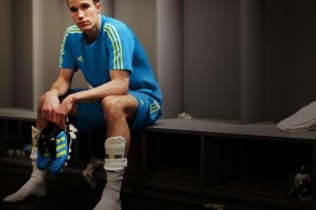 华体会登录网址-《FIFA》虚拟足球2025盛典，虚拟世界新高度！